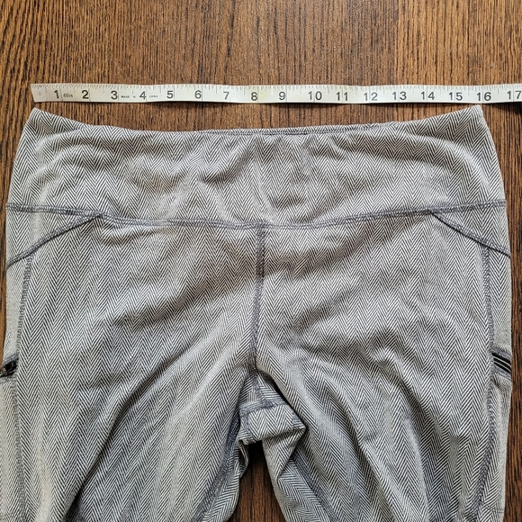 Z by Zobha Gray Chevron Printed Leggings with Zipper Pockets Size Women's 16-18 - Picture 9 of 14